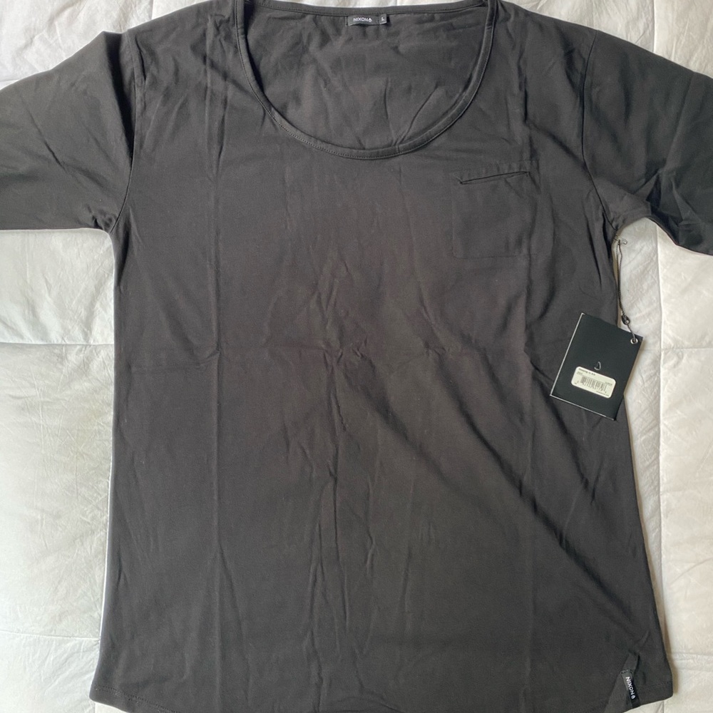 Nixon t shirt